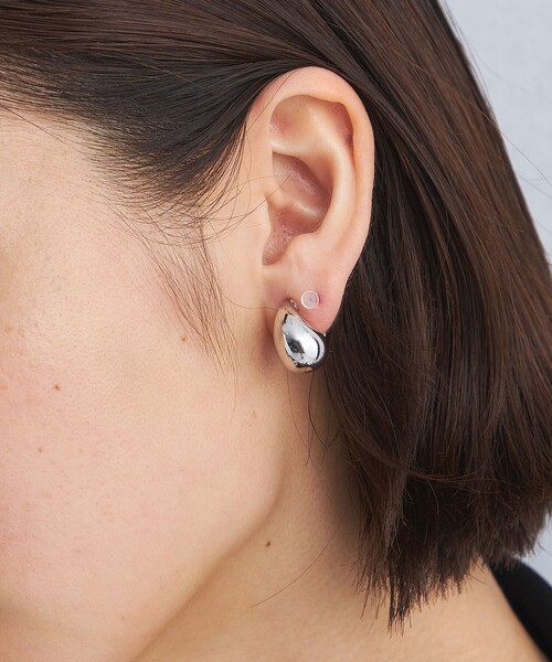 green label relaxing（グリーンレーベルリラクシング）の「シズクフォルム イヤリング（イヤリング・レディース・ゴールド/シルバー・FREE）」の2枚目の写真