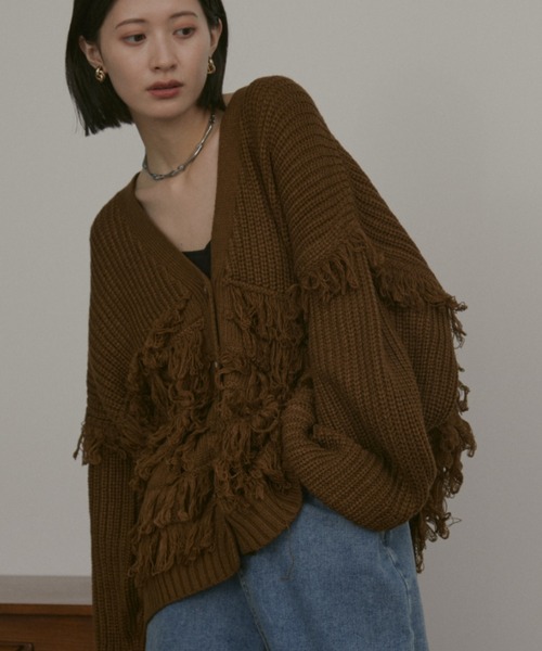MERLOT（メルロー）の「ボリュームスリーブフリンジルーズカーディガン（カーディガン/ボレロ・レディース・ブラウン/ブラック・FREE）」の2枚目の写真