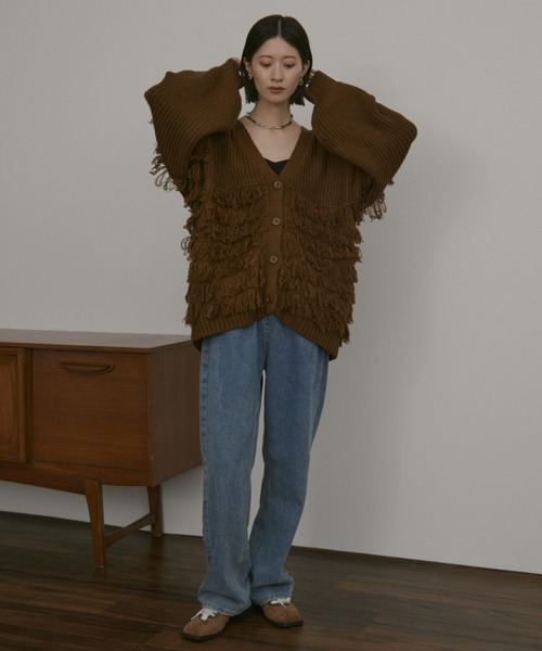 MERLOT（メルロー）の「ボリュームスリーブフリンジルーズカーディガン（カーディガン/ボレロ・レディース・ブラウン/ブラック・FREE）」の8枚目の写真