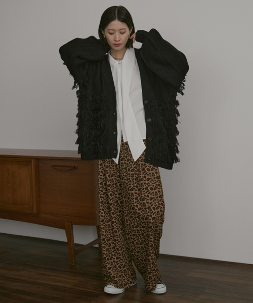 MERLOT（メルロー）の「ボリュームスリーブフリンジルーズカーディガン（カーディガン/ボレロ・レディース・ブラウン/ブラック・FREE）」の20枚目の写真