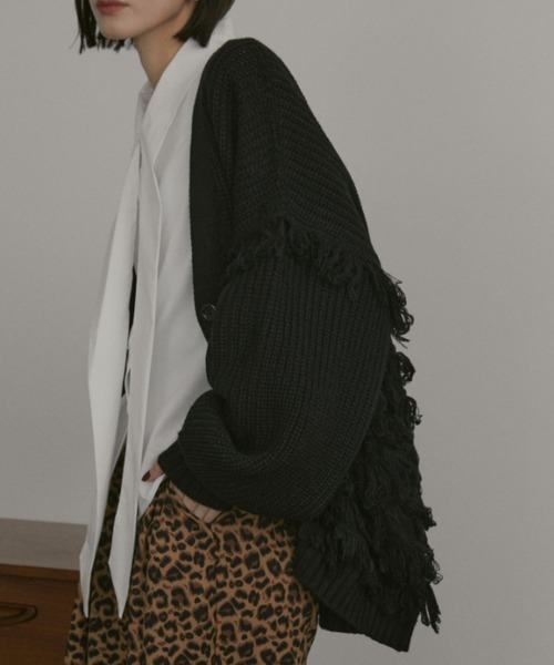 MERLOT（メルロー）の「ボリュームスリーブフリンジルーズカーディガン（カーディガン/ボレロ・レディース・ブラウン/ブラック・FREE）」の15枚目の写真