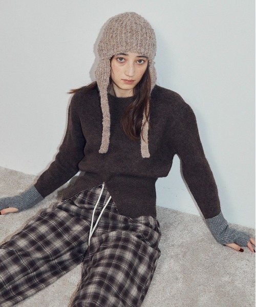 MOCOA'S(モコアズ)の「裾スリットニットプルオーバー(ニット/セーター・レディース・ブラウン/ナチュラル/グレー・FREE)」の10枚目の写真