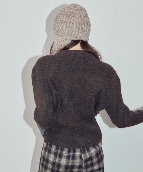 MOCOA'S(モコアズ)の「裾スリットニットプルオーバー(ニット/セーター・レディース・ブラウン/ナチュラル/グレー・FREE)」の8枚目の写真