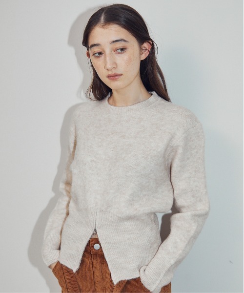 MOCOA'S(モコアズ)の「裾スリットニットプルオーバー(ニット/セーター・レディース・ブラウン/ナチュラル/グレー・FREE)」の13枚目の写真