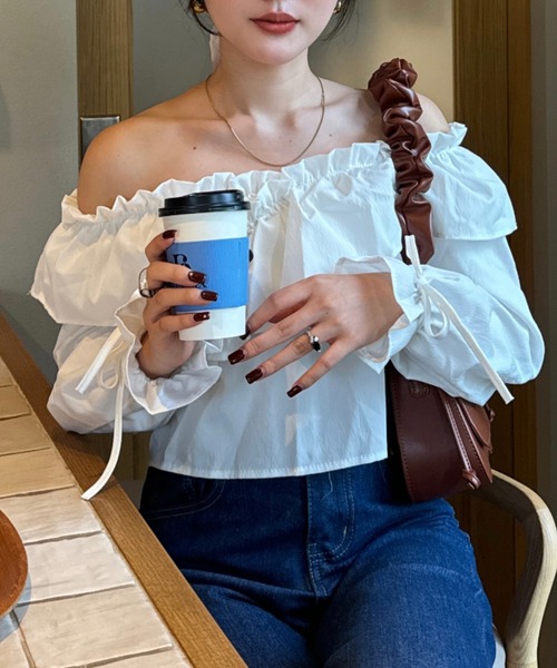 efill（エフィル）の「オフショルダー　フリル　ブラウス（シャツ/ブラウス・レディース・ブラック/ホワイト・M）」の14枚目の写真