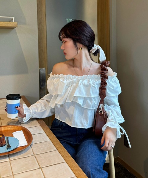 efill（エフィル）の「オフショルダー　フリル　ブラウス（シャツ/ブラウス・レディース・ブラック/ホワイト・M）」の15枚目の写真