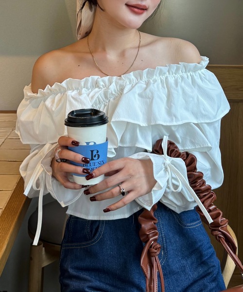 efill（エフィル）の「オフショルダー　フリル　ブラウス（シャツ/ブラウス・レディース・ブラック/ホワイト・M）」の16枚目の写真