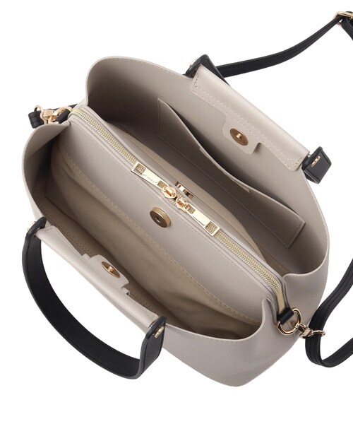 SHOO・LA・RUE（シューラルー）の「【通勤/セレモニー/2WAY】フロントバー金具3層トート（トートバッグ・レディース・ブラック/アイボリー/ベージュ系その他7・00）」の16枚目の写真