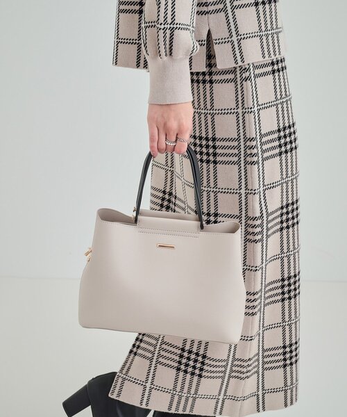 SHOO・LA・RUE（シューラルー）の「【通勤/セレモニー/2WAY】フロントバー金具3層トート（トートバッグ・レディース・ブラック/アイボリー/ベージュ系その他7・00）」の20枚目の写真