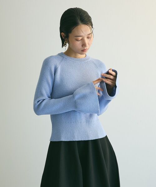 armonia(アルモニーア)の「armonia.袖フレアニットプルオーバー(ニット/セーター・レディース・ブルー/ブラック/カーキ・FREE)」の7枚目の写真