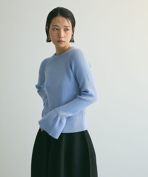 armonia(アルモニーア)の「armonia.袖フレアニットプルオーバー(ニット/セーター・レディース・ブルー/ブラック/カーキ・FREE)」の8枚目の写真