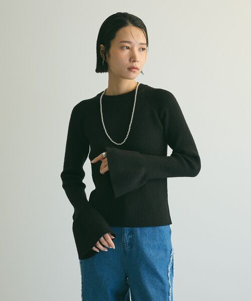 armonia(アルモニーア)の「armonia.袖フレアニットプルオーバー(ニット/セーター・レディース・ブルー/ブラック/カーキ・FREE)」の17枚目の写真