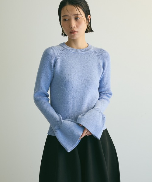 armonia(アルモニーア)の「armonia.袖フレアニットプルオーバー(ニット/セーター・レディース・ブルー/ブラック/カーキ・FREE)」の1枚目の写真