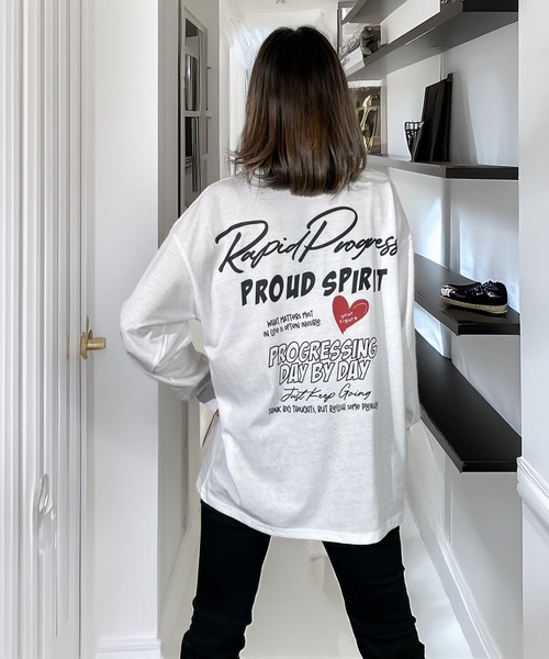 Candlestick(キャンドルスティック)の「ハート レトログラフィック バック オーバーサイズ ロンティ(Tシャツ/カットソー・レディース・ホワイト/ブラック系/モカ/ホワイト系/ブラック/杢グレー/ブラック系1/ダークブラウン/ブラック系2/ホワイト系1・L/LL/M)」の1枚目の写真