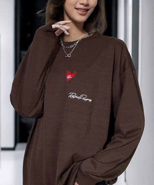 Candlestick(キャンドルスティック)の「ハート レトログラフィック バック オーバーサイズ ロンティ(Tシャツ/カットソー・レディース・ホワイト/ブラック系/モカ/ホワイト系/ブラック/杢グレー/ブラック系1/ダークブラウン/ブラック系2/ホワイト系1・L/LL/M)」の12枚目の写真