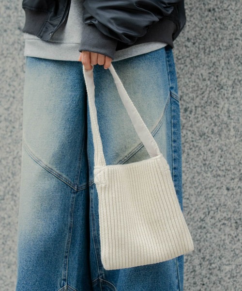 SENSE OF PLACE by URBAN RESEARCH（センスオブプレイスバイアーバンリサーチ）の「ニットスクエアバッグ（トートバッグ・メンズ・ブラック/アイボリー/ブルー/ライトグレー・ONE）」の5枚目の写真