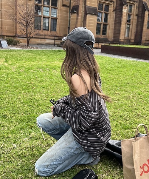 lilful（リルフル）の「オーバーサイズボーダーヘンリーネックロンT（Tシャツ/カットソー・レディース・グレー/ブラウン・M/L）」の11枚目の写真