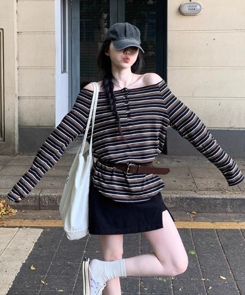 lilful(リルフル)の「オーバーサイズ ボーダー柄 ヘンリーネックワンショルダーロンT(Tシャツ/カットソー・レディース・グレー/ブラウン・M/L)」の16枚目の写真