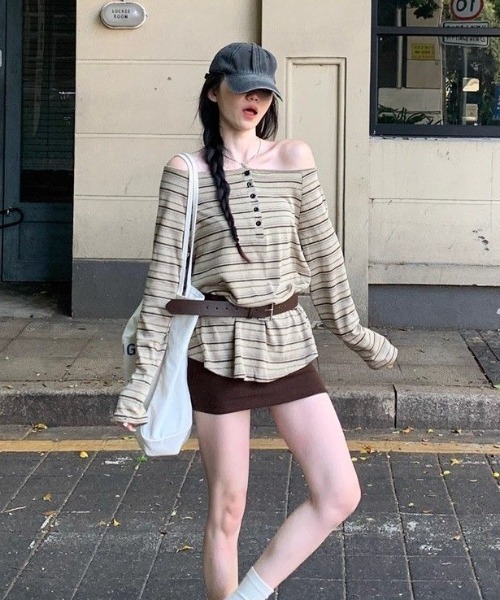 lilful(リルフル)の「オーバーサイズ ボーダー柄 ヘンリーネックワンショルダーロンT(Tシャツ/カットソー・レディース・グレー/ブラウン・M/L)」の19枚目の写真