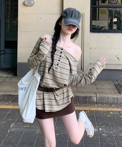 lilful(リルフル)の「オーバーサイズ ボーダー柄 ヘンリーネックワンショルダーロンT(Tシャツ/カットソー・レディース・グレー/ブラウン・M/L)」の20枚目の写真