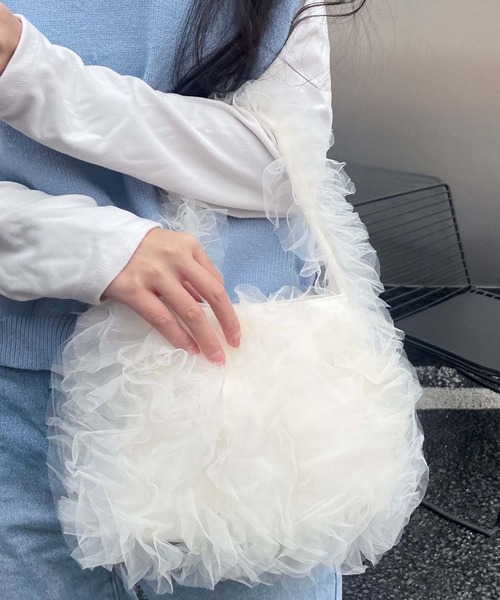 Jasmine Grandiflorum（ジャスミングランディフローラム）の「【Jasmine】ボリュームチュールミニトートバッグ（トートバッグ・レディース・ブラック/ホワイト・FREE）」の6枚目の写真