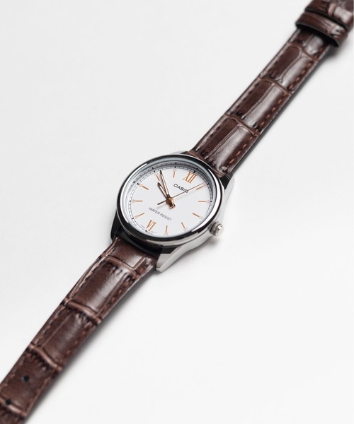 CASIO(カシオ)の「【60】【ITN】【CASIO(カシオ)】アナログ ラウンド シルバー レザー 腕時計(アナログ腕時計・レディース・シルバー系その他/ホワイト/ブラック/ブルー/シルバー/ブラック系その他/ホワイト系その他・FREE)」の2枚目の写真