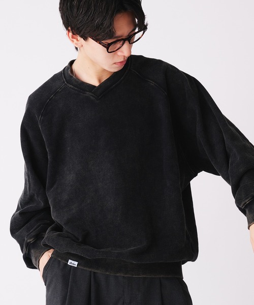 Adoon plain（アドーンプレーン）の「SHALLOW V-NECK RAGLAN SWEAT / 浅Vネックラグランスウェット（スウェット・メンズ・ブラック/グレー/ネイビー/レッド・MEDIUM/LARGE）」の2枚目の写真