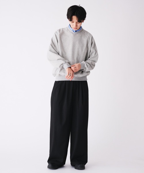Adoon plain（アドーンプレーン）の「SHALLOW V-NECK RAGLAN SWEAT / 浅Vネックラグランスウェット（スウェット・メンズ・ブラック/グレー/ネイビー/レッド・MEDIUM/LARGE）」の15枚目の写真