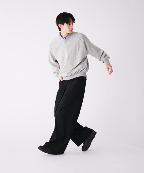 Adoon plain（アドーンプレーン）の「SHALLOW V-NECK RAGLAN SWEAT / 浅Vネックラグランスウェット（スウェット・メンズ・ブラック/グレー/ネイビー/レッド・MEDIUM/LARGE）」の16枚目の写真