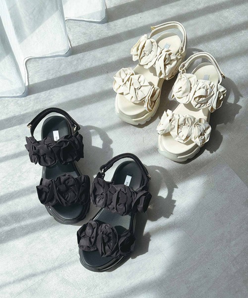 EVOL（イーボル）の「【クッション入り・柔らかい】フラワー厚底スポーツサンダル（サンダル・レディース・ブラック/ベージュ・S/M/L）」の3枚目の写真