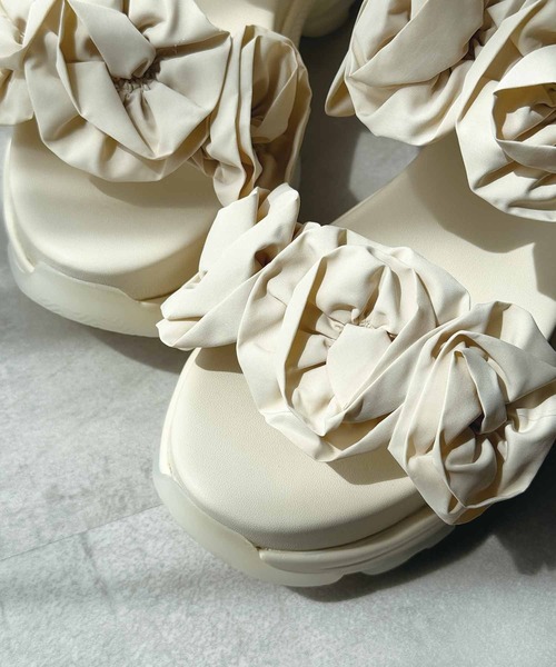 EVOL（イーボル）の「【クッション入り・柔らかい】フラワー厚底スポーツサンダル（サンダル・レディース・ブラック/ベージュ・S/M/L）」の7枚目の写真