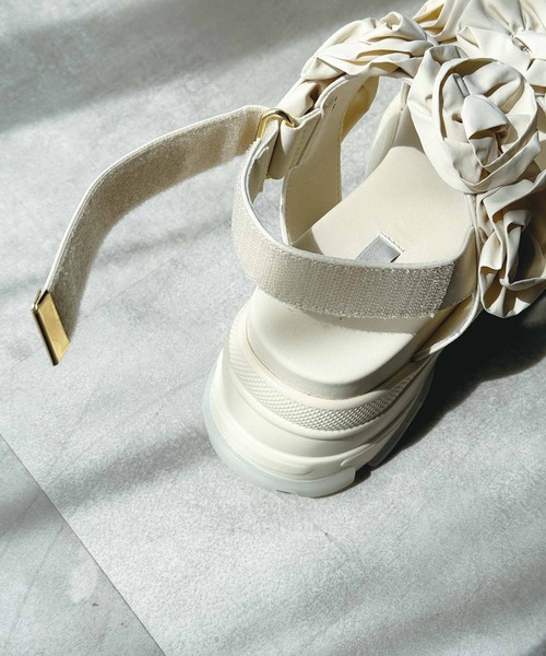 EVOL（イーボル）の「【クッション入り・柔らかい】フラワー厚底スポーツサンダル（サンダル・レディース・ブラック/ベージュ・S/M/L）」の10枚目の写真