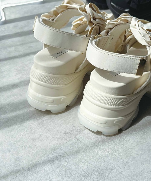 EVOL（イーボル）の「【クッション入り・柔らかい】フラワー厚底スポーツサンダル（サンダル・レディース・ブラック/ベージュ・S/M/L）」の12枚目の写真