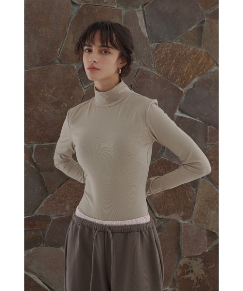 ALEXIA STAM（アリシアスタン）の「Wellness High Neck Bodysuit /背中開きロンパース（Tシャツ/カットソー・レディース・ベージュ/ブラウン/ブラック・S/M/L）」の6枚目の写真