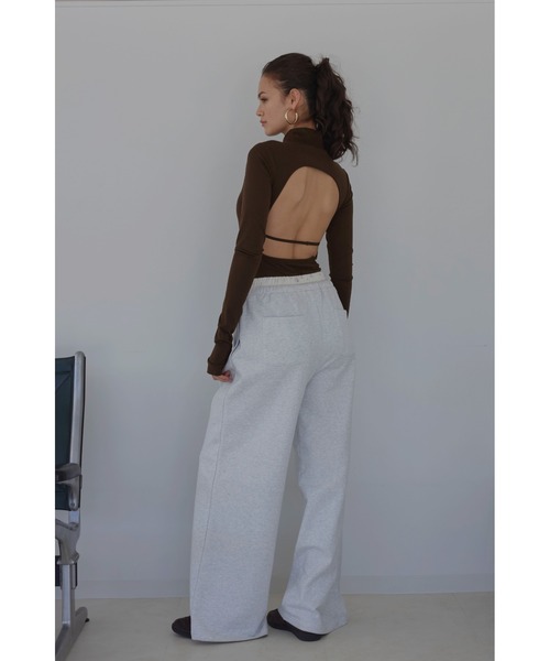 ALEXIA STAM（アリシアスタン）の「Wellness High Neck Bodysuit /背中開きロンパース（Tシャツ/カットソー・レディース・ベージュ/ブラウン/ブラック・S/M/L）」の21枚目の写真