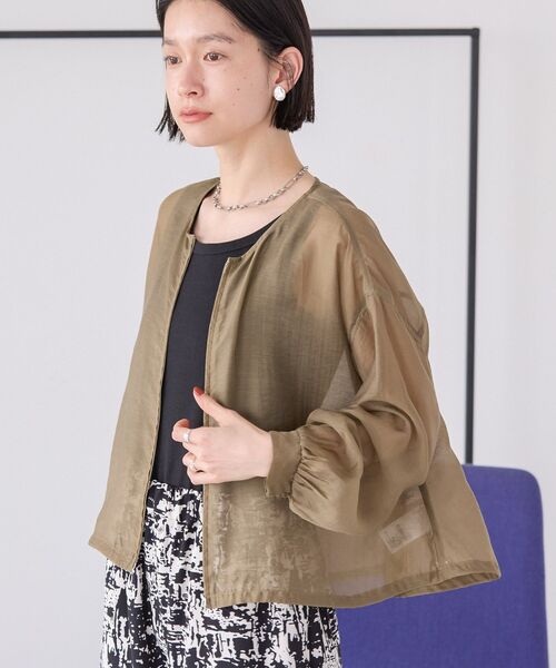 新品✨トゥービーシック ノーカラージップブルゾン フリル ウォッシャブル 44 TO BE CHIC / トゥー ビー シック （レディース
