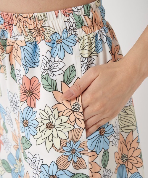 Ocean Pacific（オーシャンパシフィック）の「【OP/オーピー】レディースビキニ水着4点セット/水陸両用半袖ラッシュガード・ボードショーツ・フローラル総柄ビキニ（ラッシュガード・レディース・ミント/ベージュ/ブラック/ホワイト・MEDIUM/LARGE/X-LARGE）」の20枚目の写真