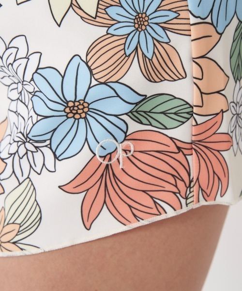 Ocean Pacific（オーシャンパシフィック）の「【OP/オーピー】レディースビキニ水着4点セット/水陸両用半袖ラッシュガード・ボードショーツ・フローラル総柄ビキニ（ラッシュガード・レディース・ミント/ベージュ/ブラック/ホワイト・MEDIUM/LARGE/X-LARGE）」の21枚目の写真