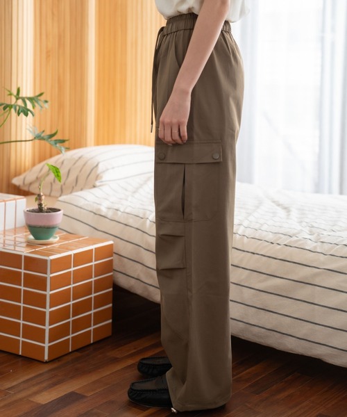 Nu(ニュー)の「【Nu】カーゴパンツ(カーゴパンツ・レディース・ダークブラウン/ベージュ/チャコールグレー・M/L)」の4枚目の写真