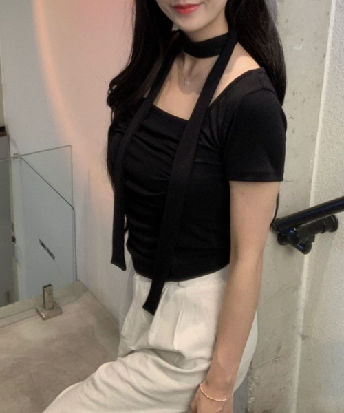 VIVID LADY(ビビッドレディー)の「スクエアネック ギャザー Tシャツ チョーカー付(Tシャツ/カットソー・レディース・ブラック/ホワイト/グレー・FREE)」の15枚目の写真