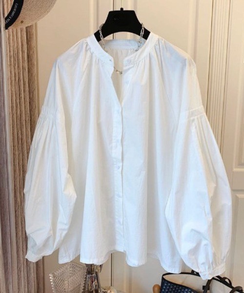 SPIGA(スピーガ)の「タックボリューム袖ヘンリーネックブラウス(シャツ/ブラウス・レディース・ホワイト/ブラック/ベージュ・SMALL/MEDIUM/LARGE/X-LARGE)」の1枚目の写真