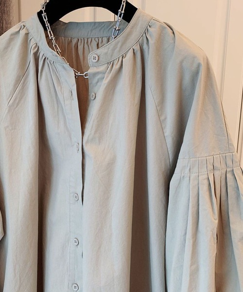 SPIGA(スピーガ)の「タックボリューム袖ヘンリーネックブラウス(シャツ/ブラウス・レディース・ホワイト/ブラック/ベージュ・SMALL/MEDIUM/LARGE/X-LARGE)」の4枚目の写真