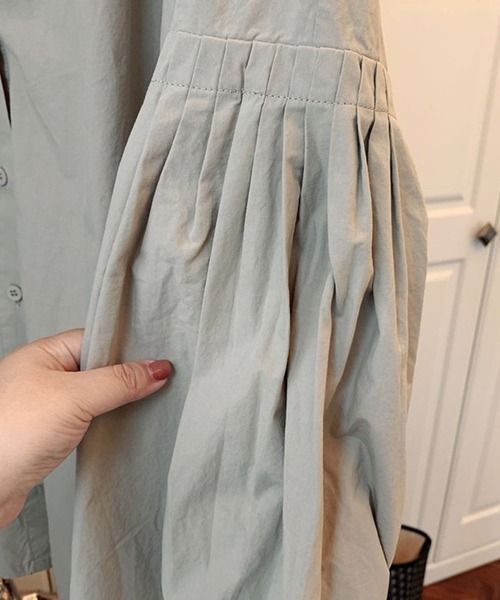 SPIGA(スピーガ)の「タックボリューム袖ヘンリーネックブラウス(シャツ/ブラウス・レディース・ホワイト/ブラック/ベージュ・SMALL/MEDIUM/LARGE/X-LARGE)」の5枚目の写真