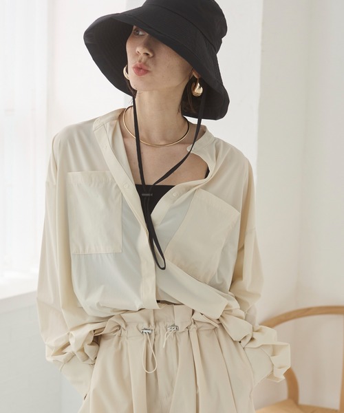 ANGIE(アンジー)の「【接触冷感/撥水/UVケア/ストレッチ/シワになりにくい】バンドカラー2WAYシャツ(シャツ/ブラウス・レディース・ブラック/オフホワイト・FREE)」の8枚目の写真
