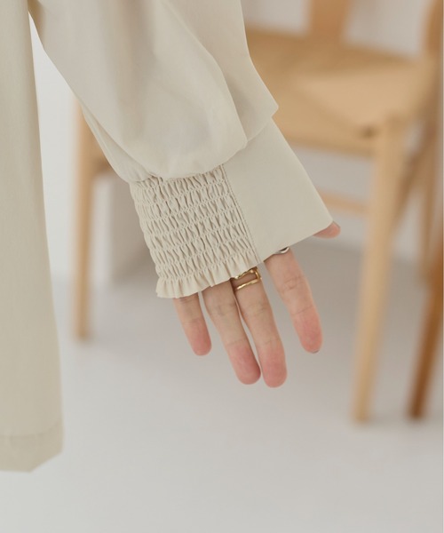 ANGIE(アンジー)の「【接触冷感/撥水/UVケア/ストレッチ/シワになりにくい】バンドカラー2WAYシャツ(シャツ/ブラウス・レディース・ブラック/オフホワイト・FREE)」の16枚目の写真