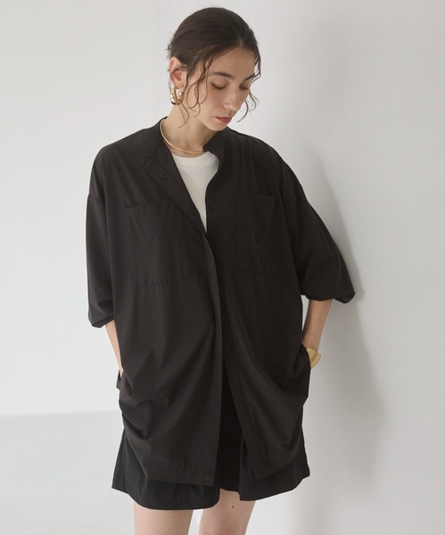 ANGIE(アンジー)の「【接触冷感/撥水/UVケア/ストレッチ/シワになりにくい】バンドカラー2WAYシャツ(シャツ/ブラウス・レディース・ブラック/オフホワイト・FREE)」の21枚目の写真