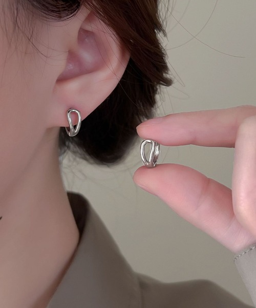 yu-ka(ユーカ)の「YU-Ka:シンプルラインフープピアス simple line hoop pierce(ピアス(両耳用)・レディース・シルバー/ゴールド・FREE)」の1枚目の写真