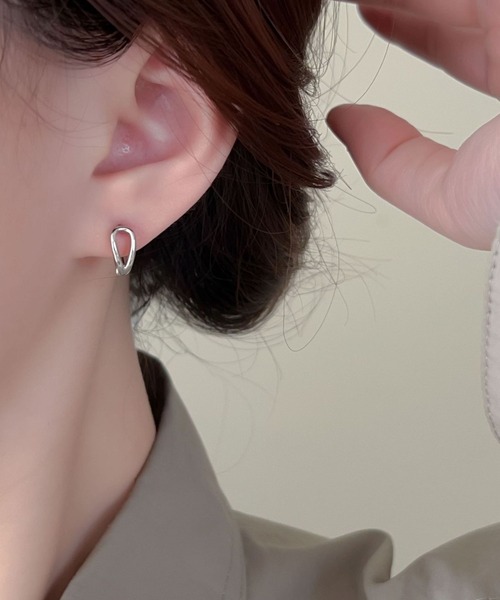 yu-ka(ユーカ)の「YU-Ka:シンプルラインフープピアス simple line hoop pierce(ピアス(両耳用)・レディース・シルバー/ゴールド・FREE)」の3枚目の写真