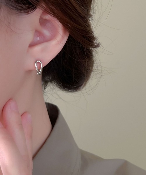 yu-ka(ユーカ)の「YU-Ka:シンプルラインフープピアス simple line hoop pierce(ピアス(両耳用)・レディース・シルバー/ゴールド・FREE)」の4枚目の写真