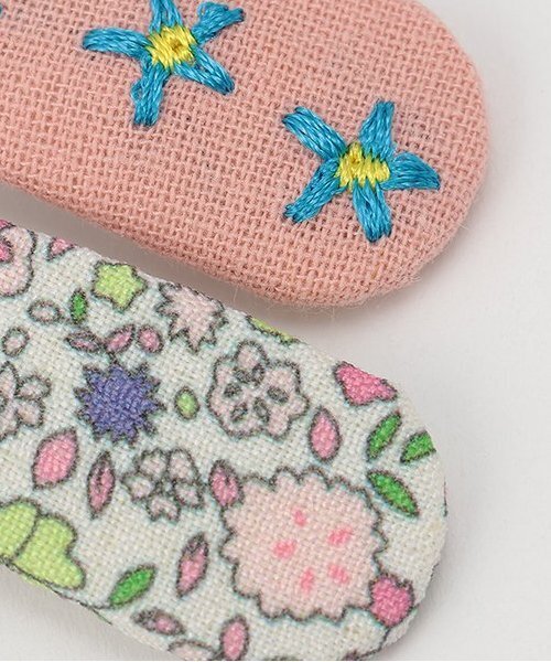 petit main（プティマイン）の「刺しゅうヘアピン/L（ヘアピン・キッズ・サックスブルー/ピンク/オレンジ・F）」の6枚目の写真